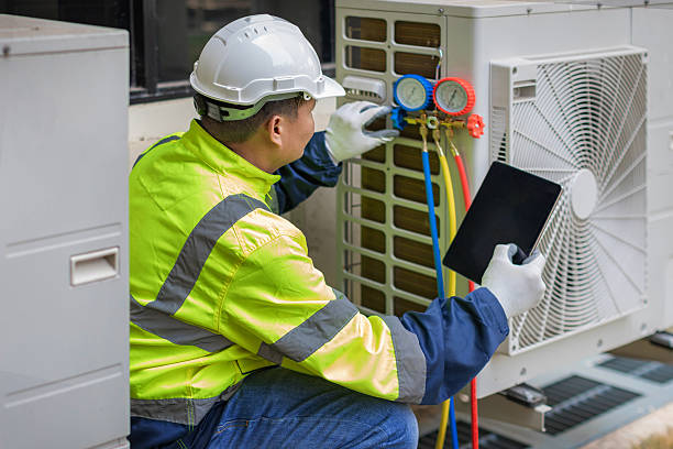 Professional Hvac technician working in Cambria, IL